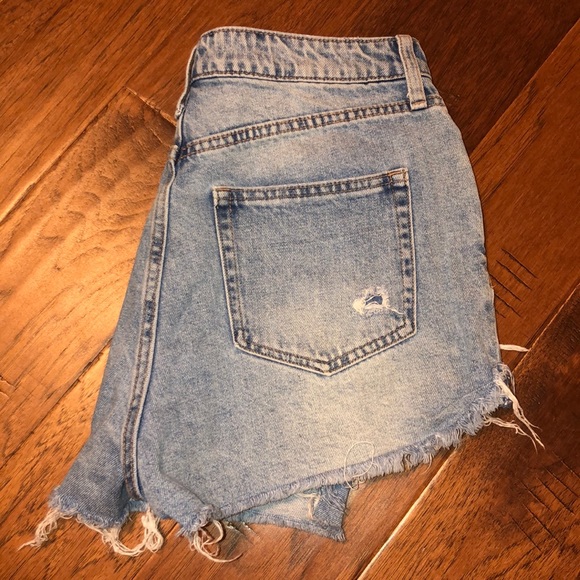 H&M High Waisted Ripped Shorts - Picture 2 of 4